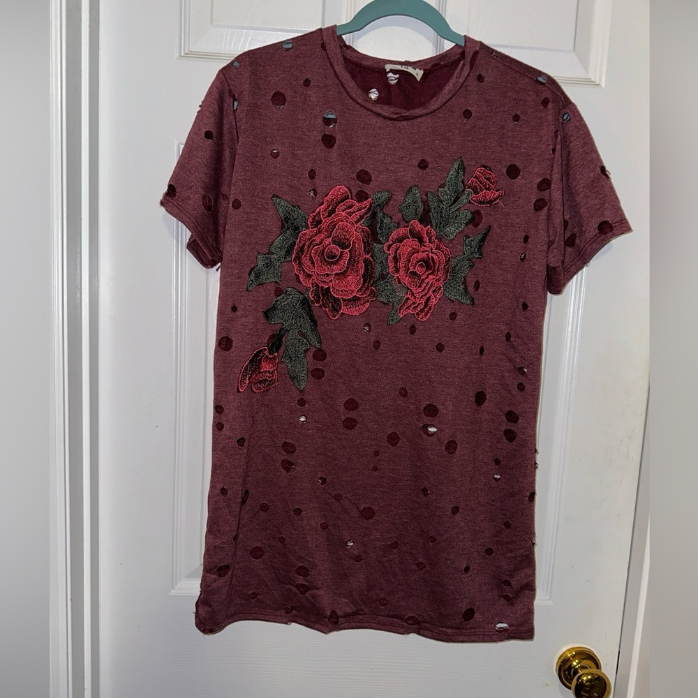 Women's Local Lab Size M Wine 3D Rose Floral Distressed Short Sleeve Shirt Top